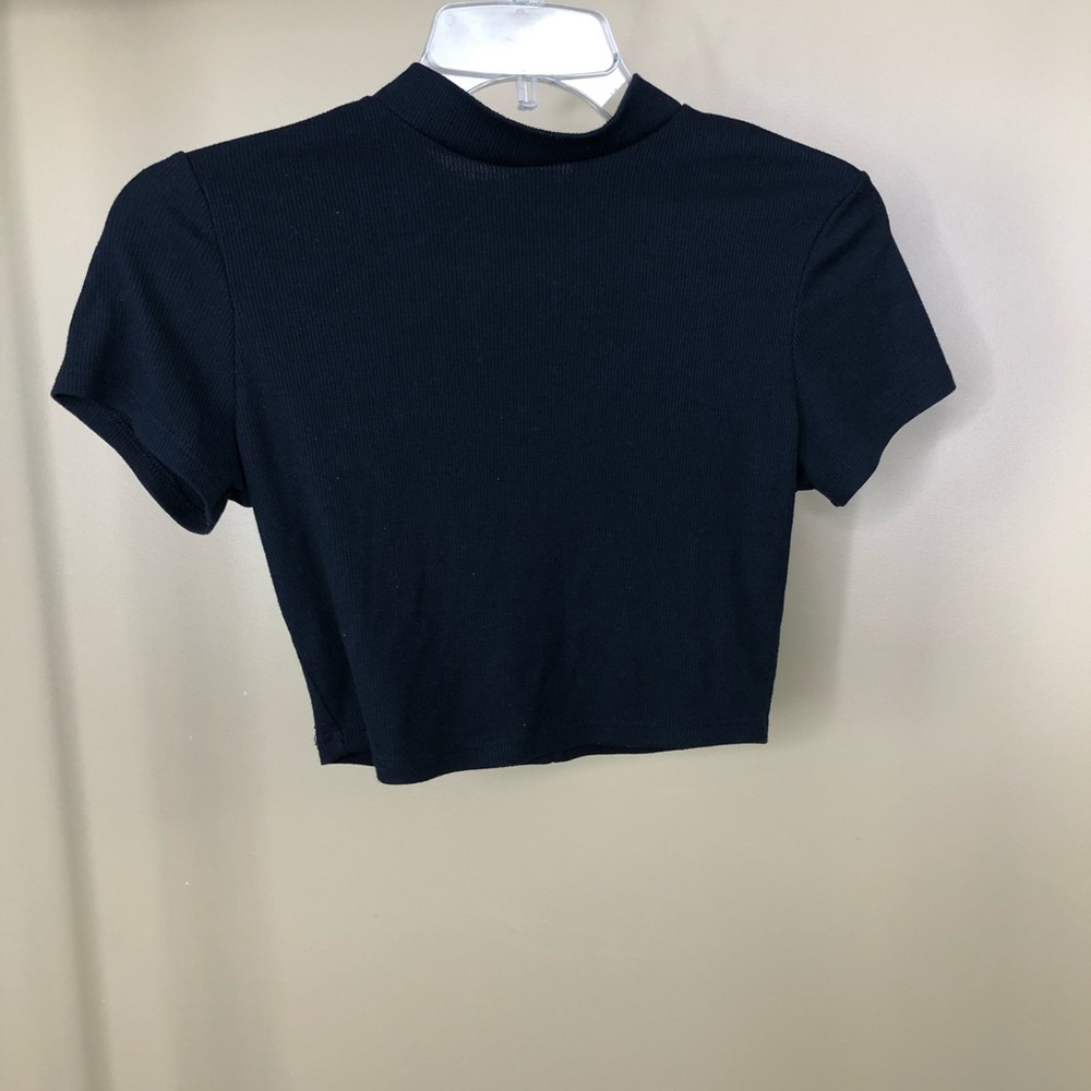 Short- sleeve Black Crop Top